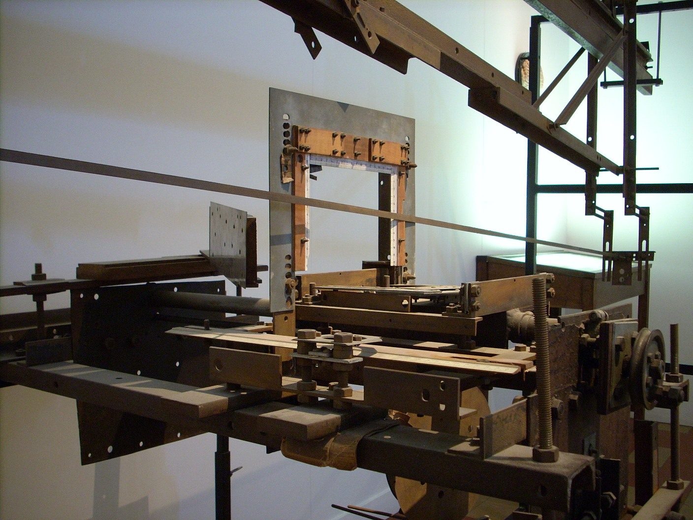 Brain slicing machine, Museum Dr Guislain, Gand - 02.JPG